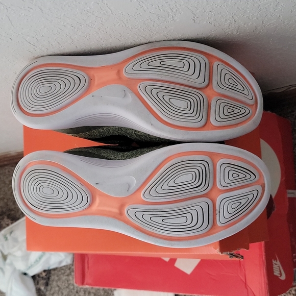 Nike Lunarlon shoes - Picture 3 of 3